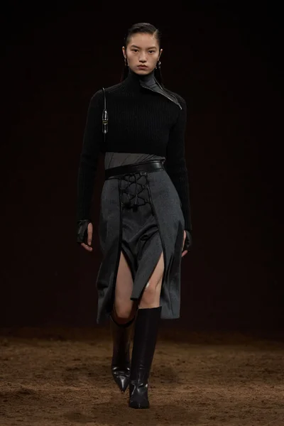 Look 28